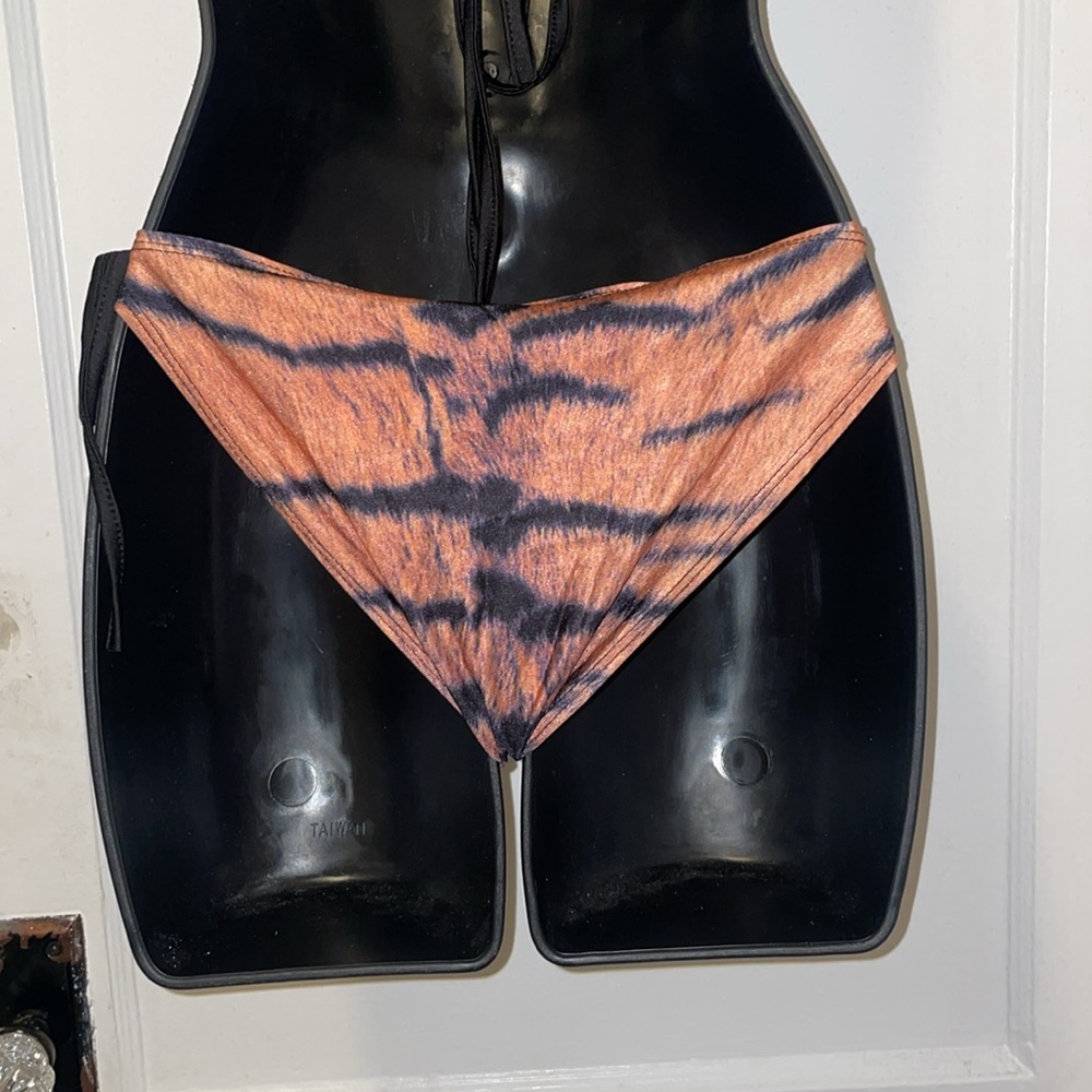 New Tiger Face Graphic 2 Piece String Tie Bikini Swimsuit Set, One Size - Picture 11 of 11